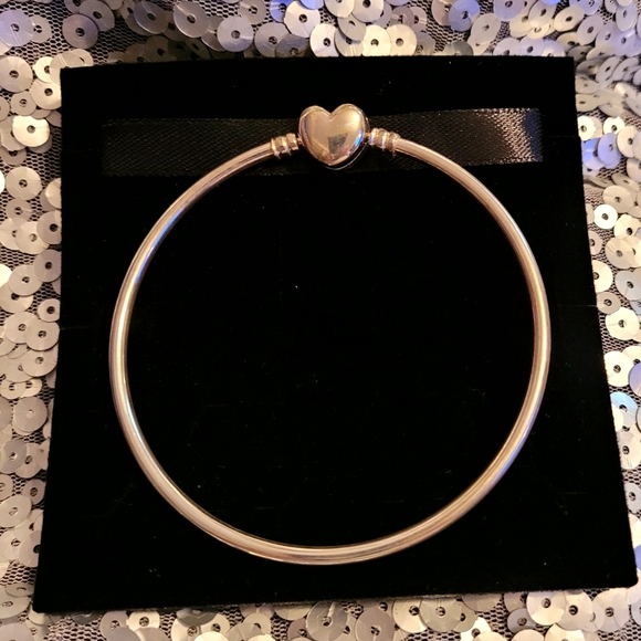 Pandora Limited Ed. Pandora Moments Entwined Infinite Hearts Clasp Bangle NEW - Picture 3 of 3